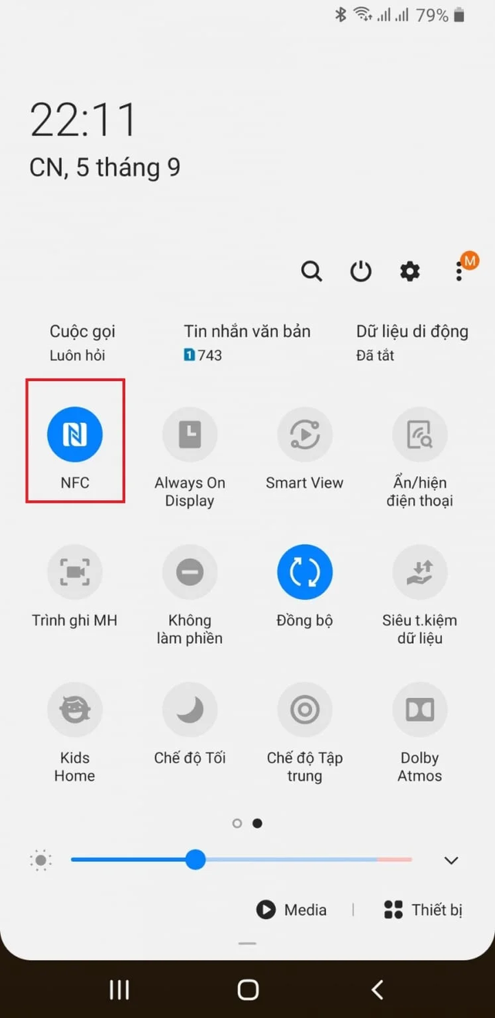 Kiểm tra điện thoại có NFC qua thanh thông báo trên điện thoại Android.